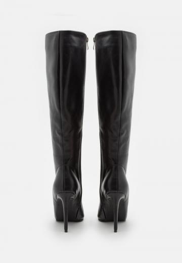 Высокие сапоги