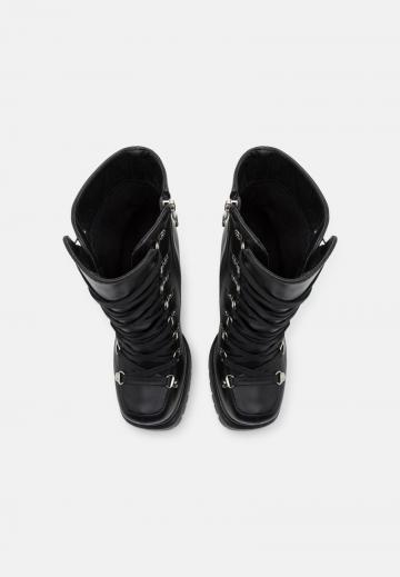 Полусапожки на высоком каблуке