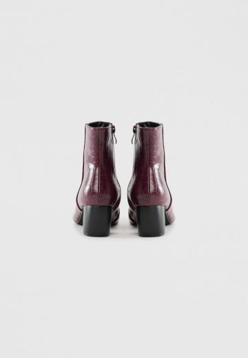 Сапожки на танкетке