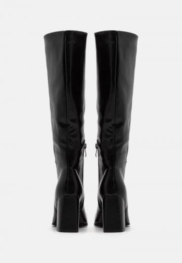 Высокие сапоги