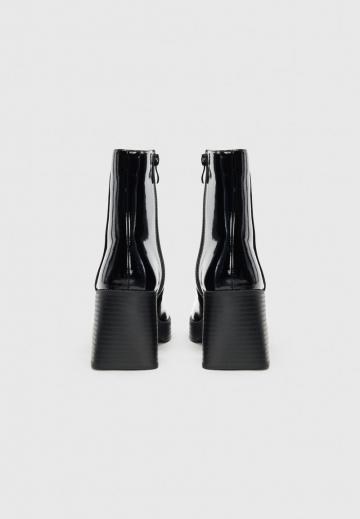 Высокие сапоги