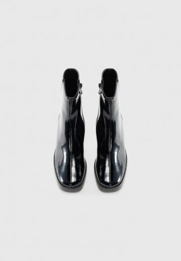 Высокие сапоги