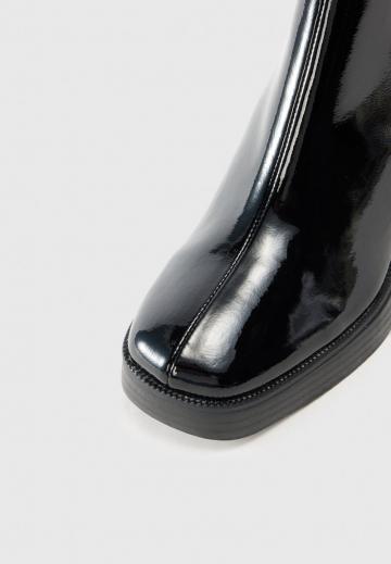 Высокие сапоги