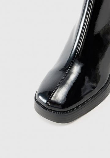 Высокие сапоги