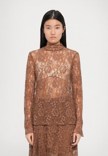 Кружевная блузка