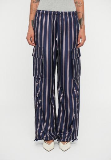 Брюки с накладными карманами