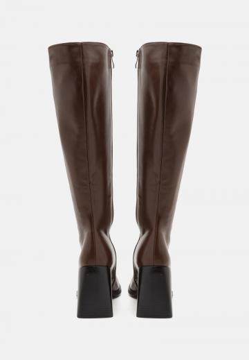 Высокие сапоги