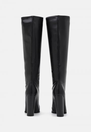 Высокие сапоги