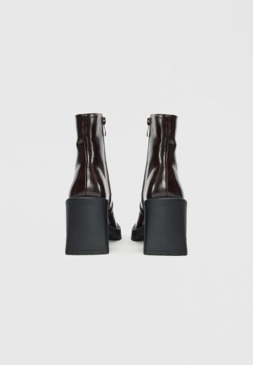 Высокие сапоги