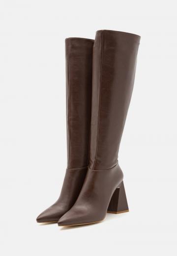 Высокие сапоги