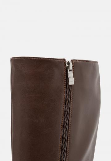 Высокие сапоги