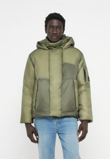 Зимняя куртка