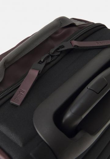 Чемодан на колесах