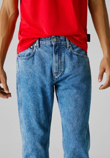 Прямые джинсы