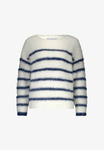 Пуловер в полоску