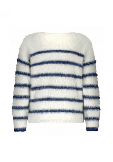 Пуловер в полоску