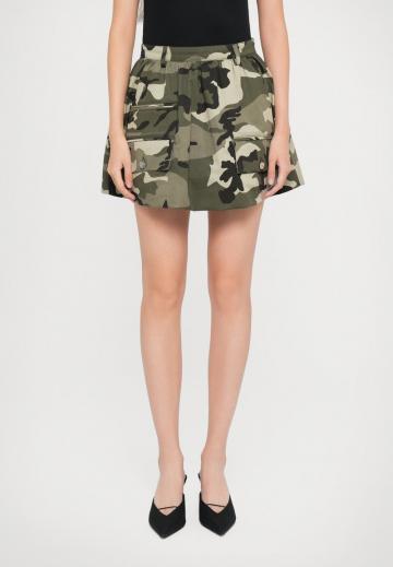 Юбка с накладными карманами