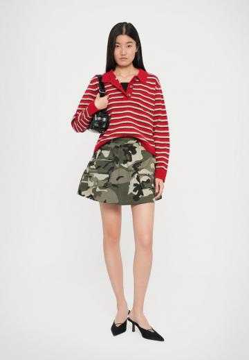 Юбка с накладными карманами