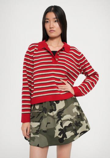 Юбка с накладными карманами