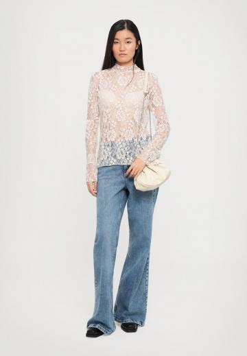 Клешеные брюки