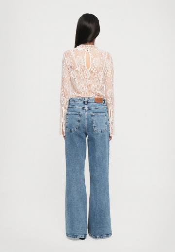 Клешеные брюки