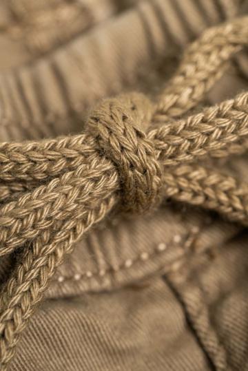 Брюки с накладными карманами