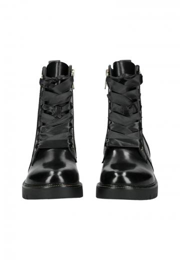 Ботинки на шнуровке