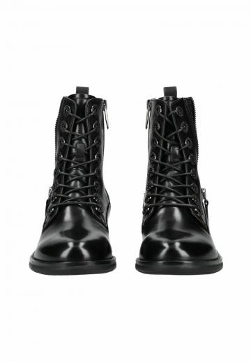 Ботинки на шнуровке