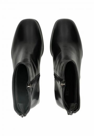 Полусапожки на высоком каблуке