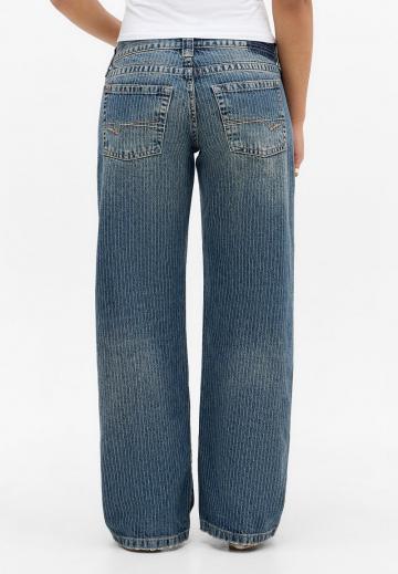 Клешеные джинсы