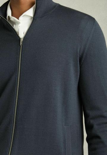 Вязаная кофта