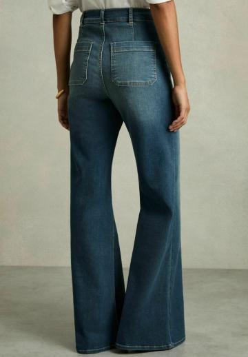 Клешеные джинсы
