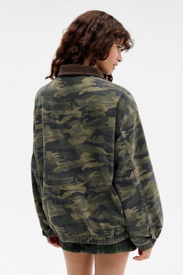 Куртка с накладнымит карманами