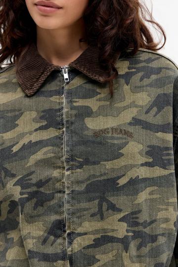 Куртка с накладнымит карманами