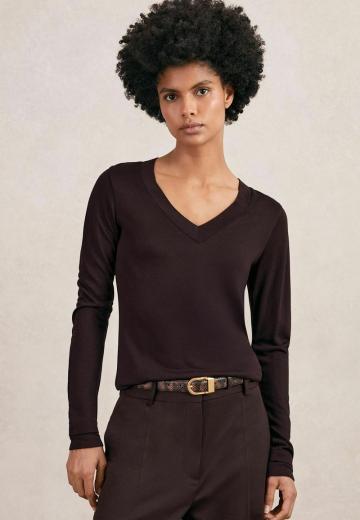 Пуловер с вырезом V