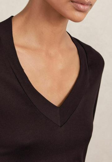 Пуловер с вырезом V