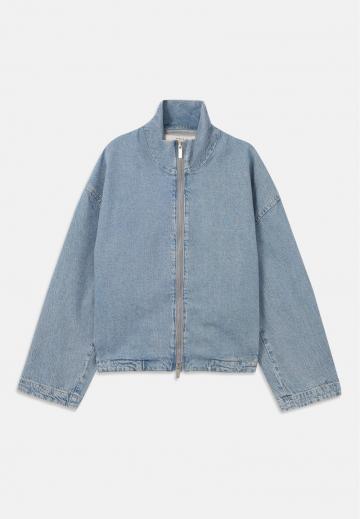 Джинсовая куртка