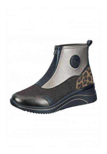 Сапожки на танкетке