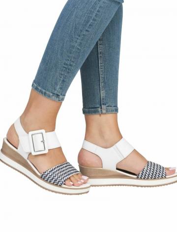 Босоножки на танкетке