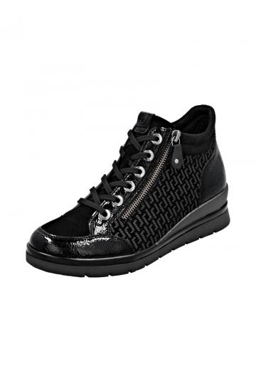 Сапожки на танкетке