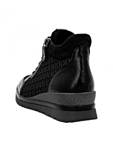 Сапожки на танкетке