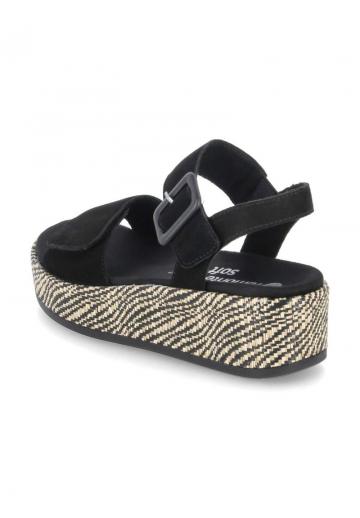 Босоножки на танкетке