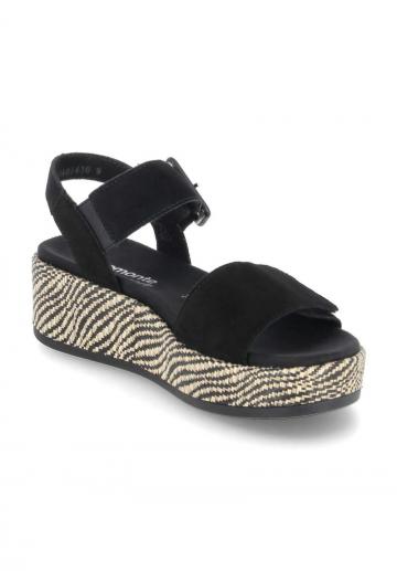 Босоножки на танкетке