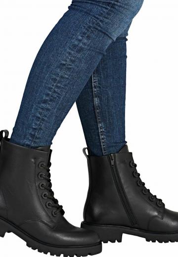 Ботинки на шнуровке