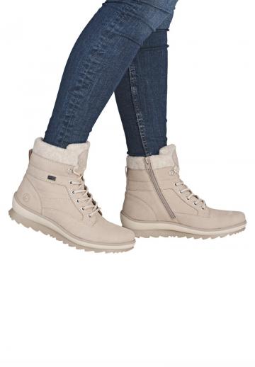 Сапожки на танкетке