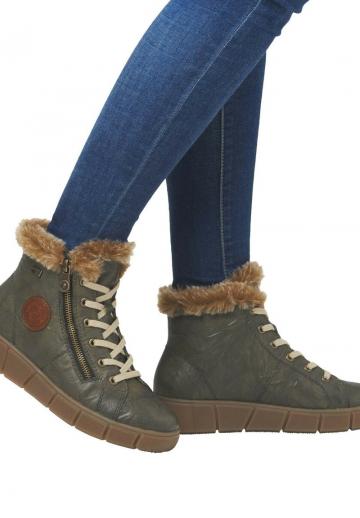 Зимние ботинки