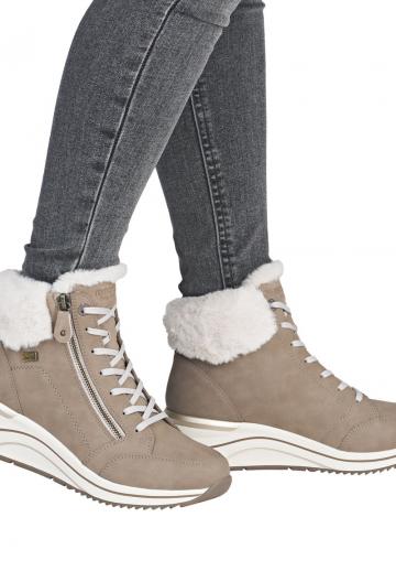 Сапожки на танкетке