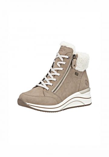 Сапожки на танкетке