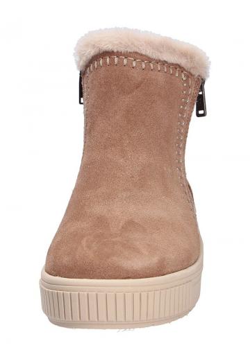 Сапожки на танкетке