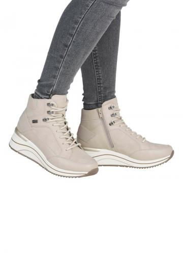 Сапожки на танкетке